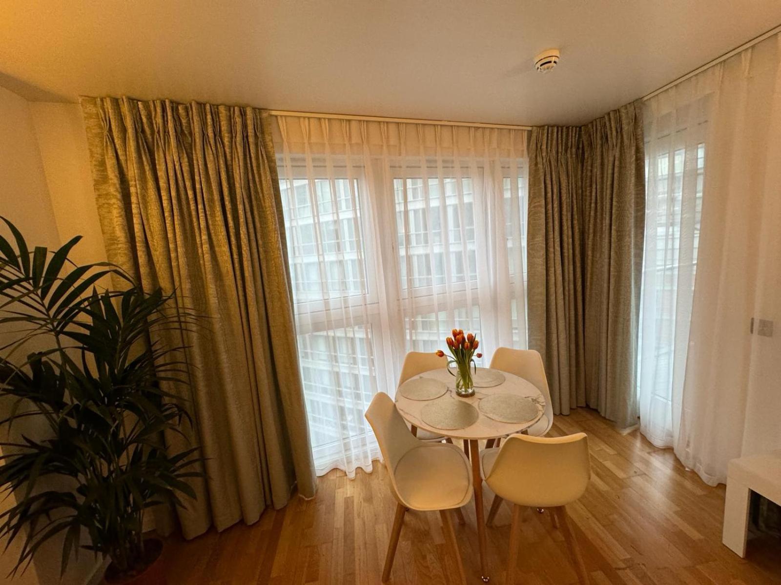 Luxury Apartment In Canary Wharf London Exterior photo