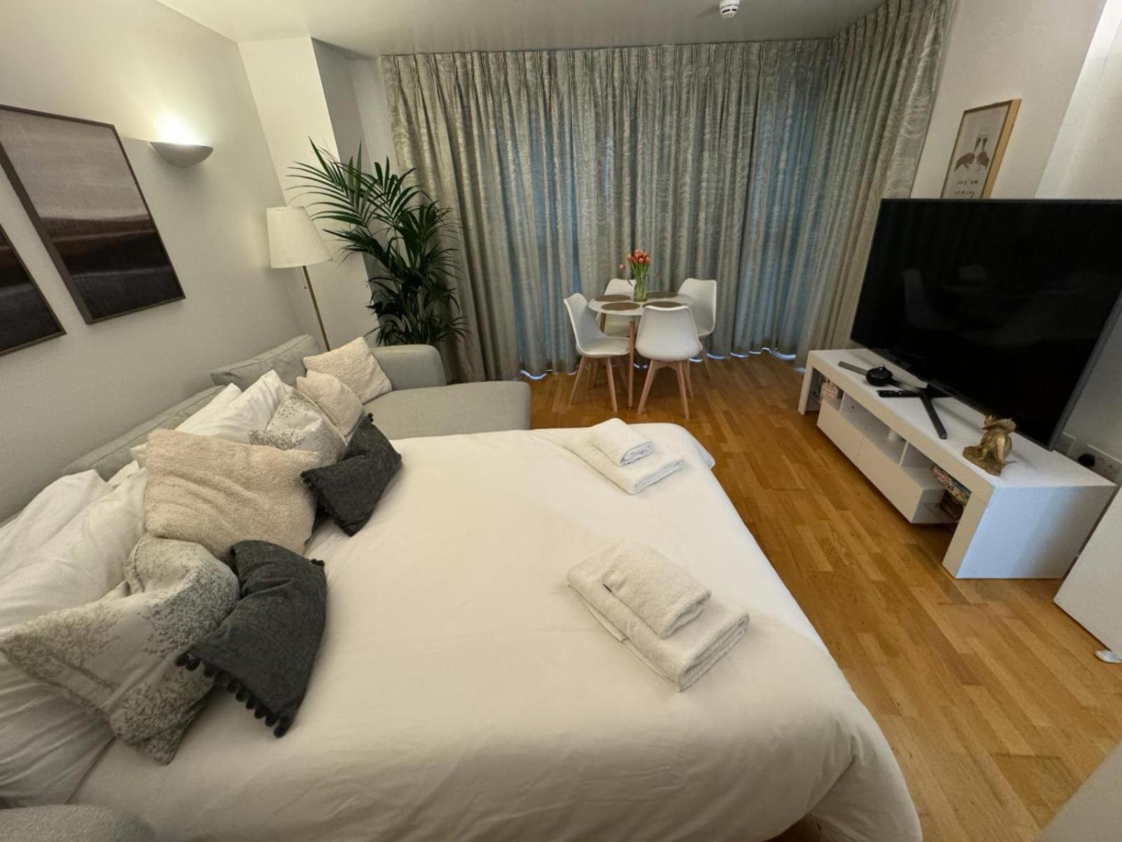 Luxury Apartment In Canary Wharf London Exterior photo